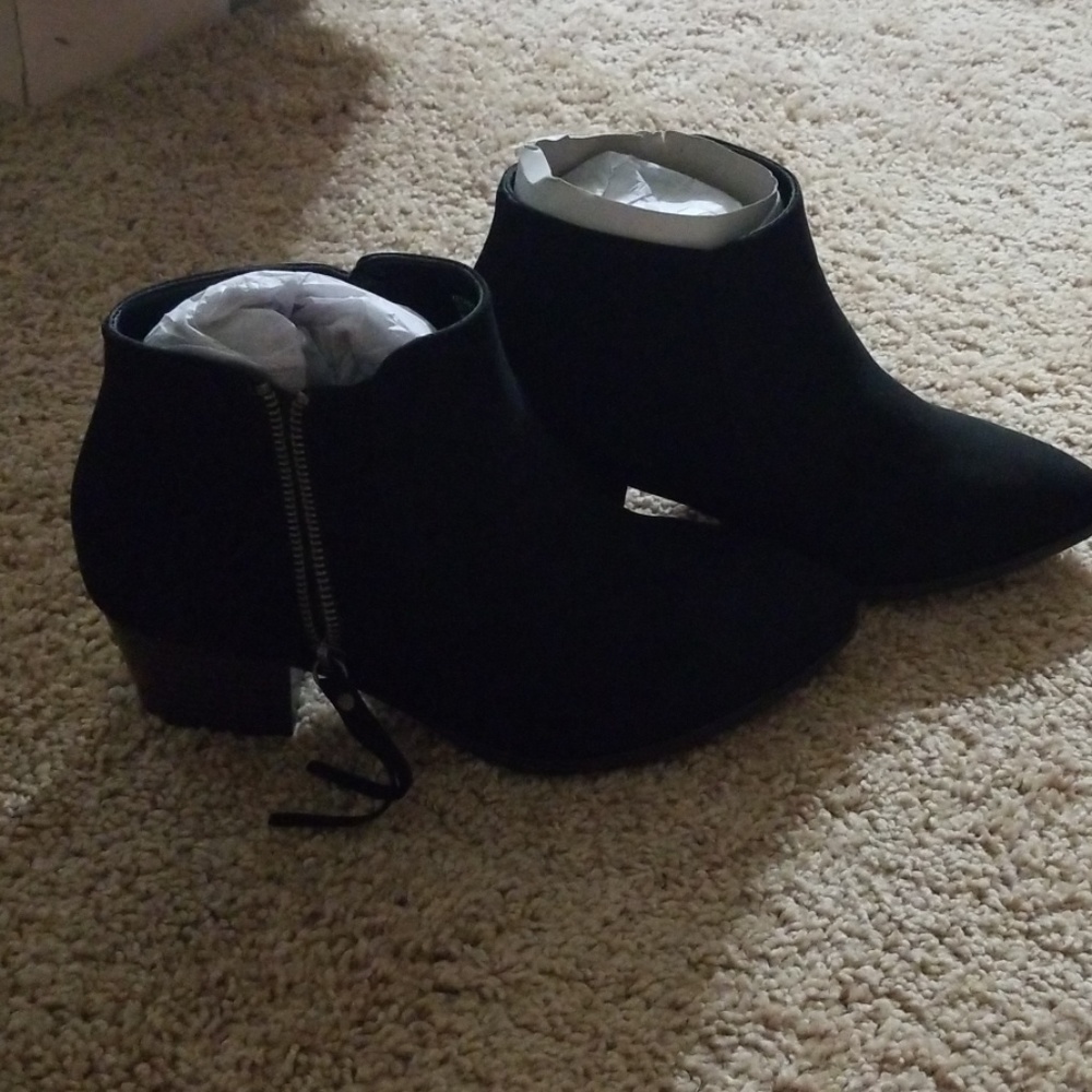 Shoes - Picture 2 of 2